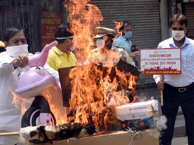 Người Ấn Độ biểu tình, tẩy chay hàng hóa Trung Quốc.