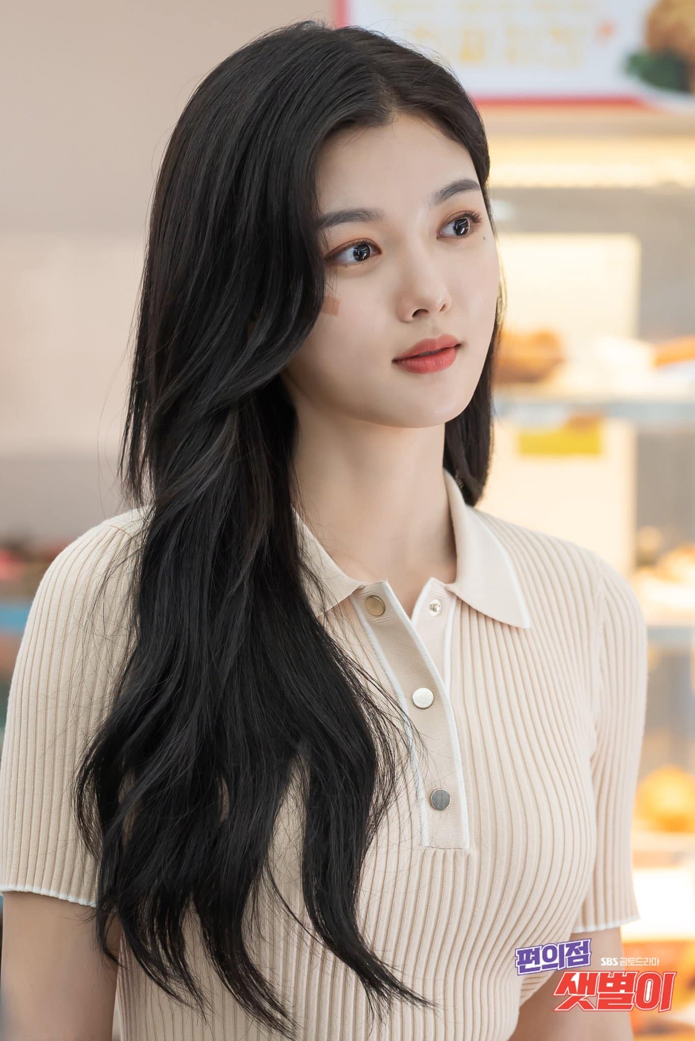 Chọn váy siêu ngắn khi làm việc ở siêu thị, "bé gái xinh nhất Hàn Quốc" nhận phản ứng - 6