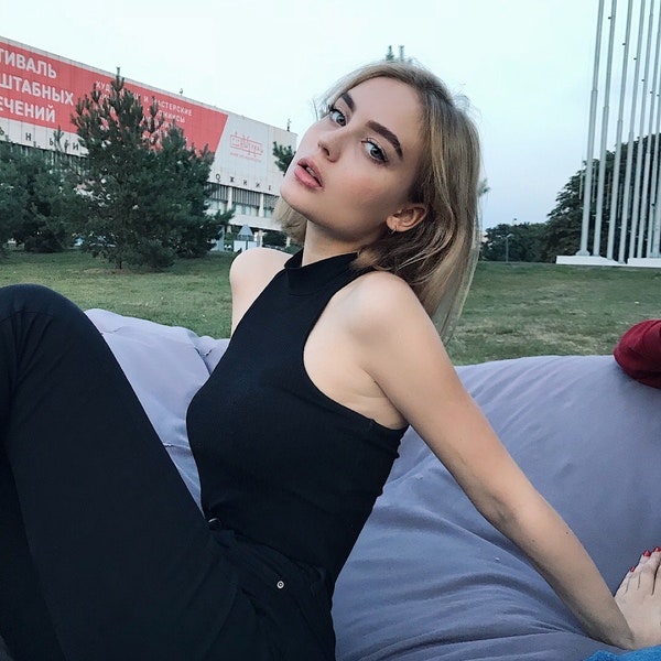 Nữ sinh viên ngành ngôn ngữ học Moscow làm người mẫu - 5