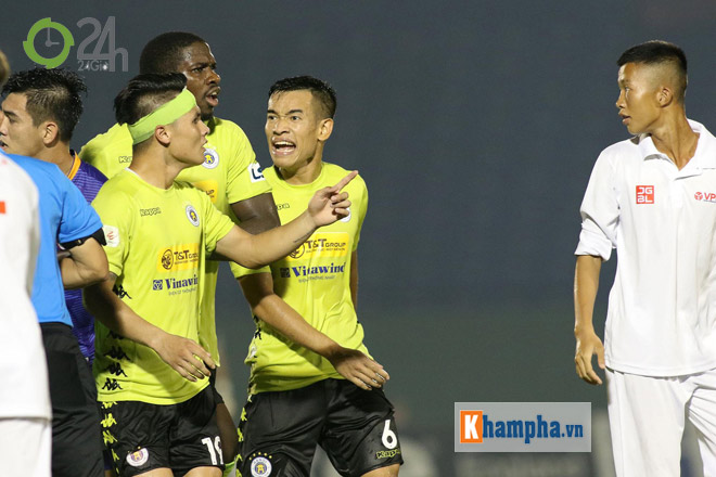 Quang Hải bảo vệ đồng đội gây xôn xao, đội Công Phượng lên đỉnh V-League - 4