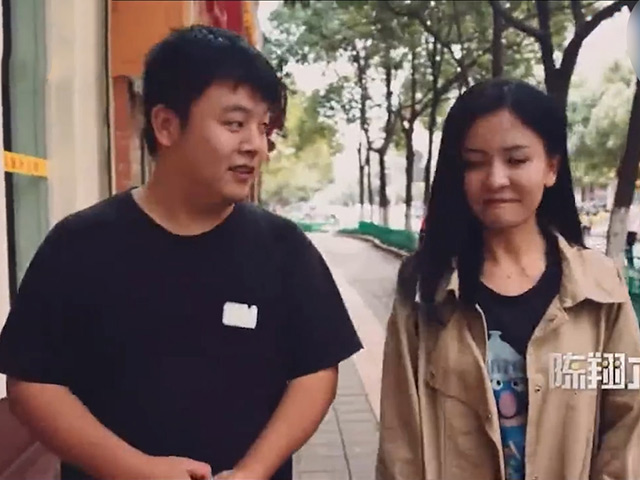 Video Clip Cười - Các cô gái hãy yêu một chàng trai tốt bụng biết giúp đỡ người khác