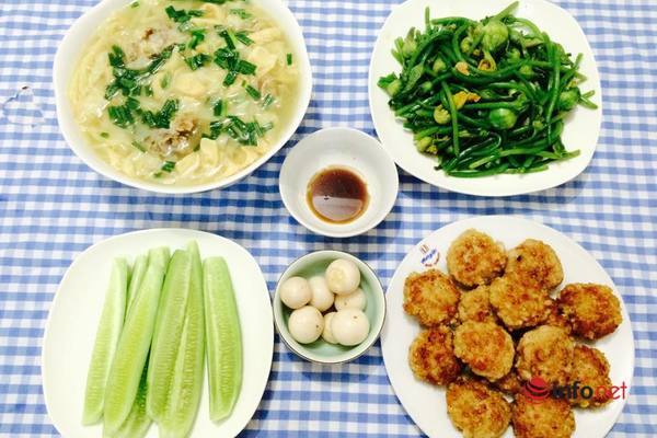 Bữa cơm ngon với canh chua măng sườn và chả cốm thịt băm - 1