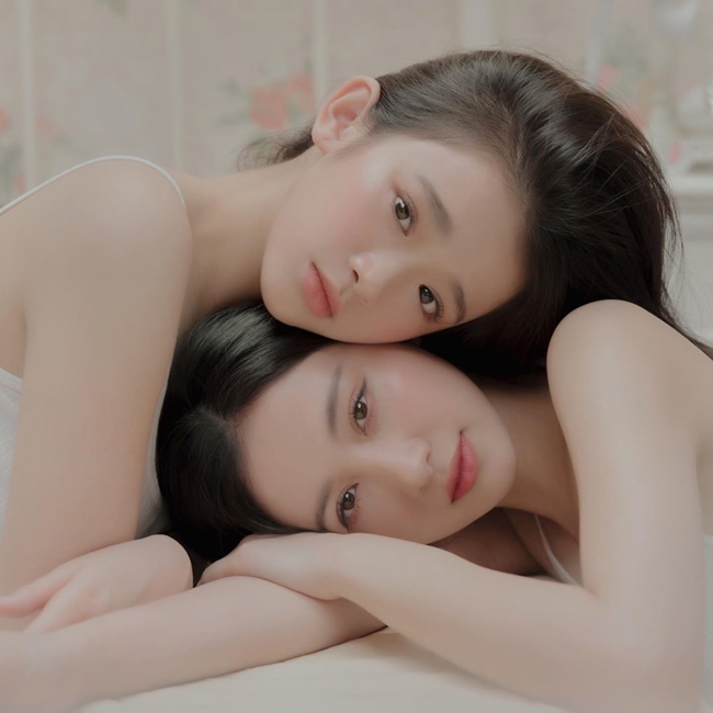 Cả Jun Vũ và Linh Ka đều sở hữu diện mạo xinh đẹp cùng vóc dáng gợi cảm.&nbsp;
