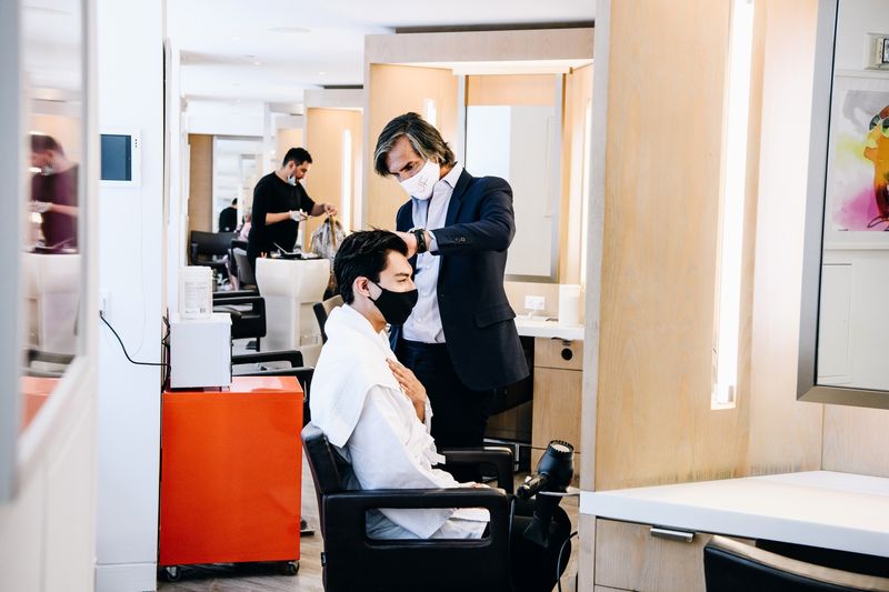 Người dân New York có thể phải đợi đến hơn 1000 người mới đến lượt để cắt tóc (nguồn: Bloomberg)