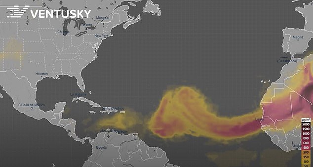 Mây bụi khổng lồ từ sa mạc Sahara băng qua Đại Tây Dương và sẽ đổ bộ vào Mỹ trong tuần này.