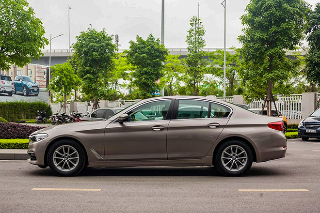 Xe sedan BMW 520i giảm giá gần 400 triệu đồng, cạnh tranh Mercedes-Benz E-Class - 4