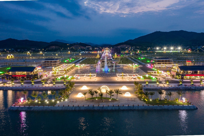 Toàn cảnh khu đô thị Phương Đông Vân Đồn về đêm