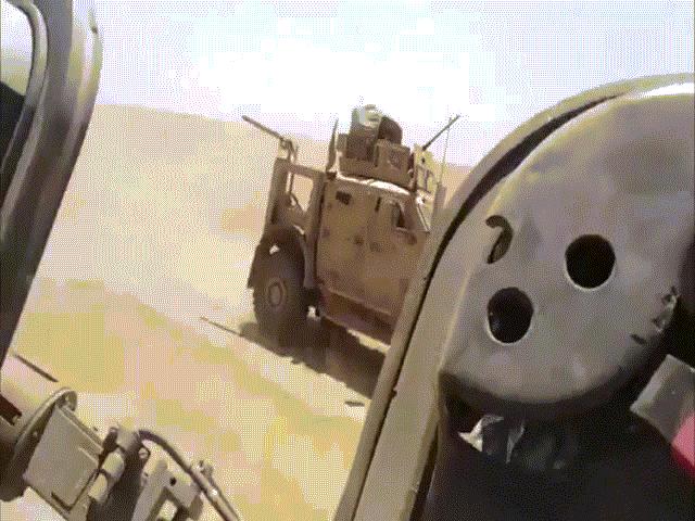 Thế giới - Video: Đua tốc độ với xe quân sự Nga, thiết giáp Mỹ bẽ bàng hít bụi