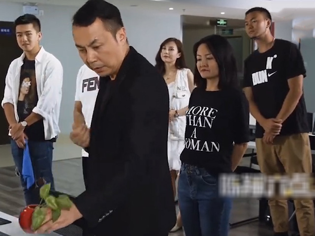 Video Clip Cười - Nỗi khổ của nhân viên có sếp khó tính