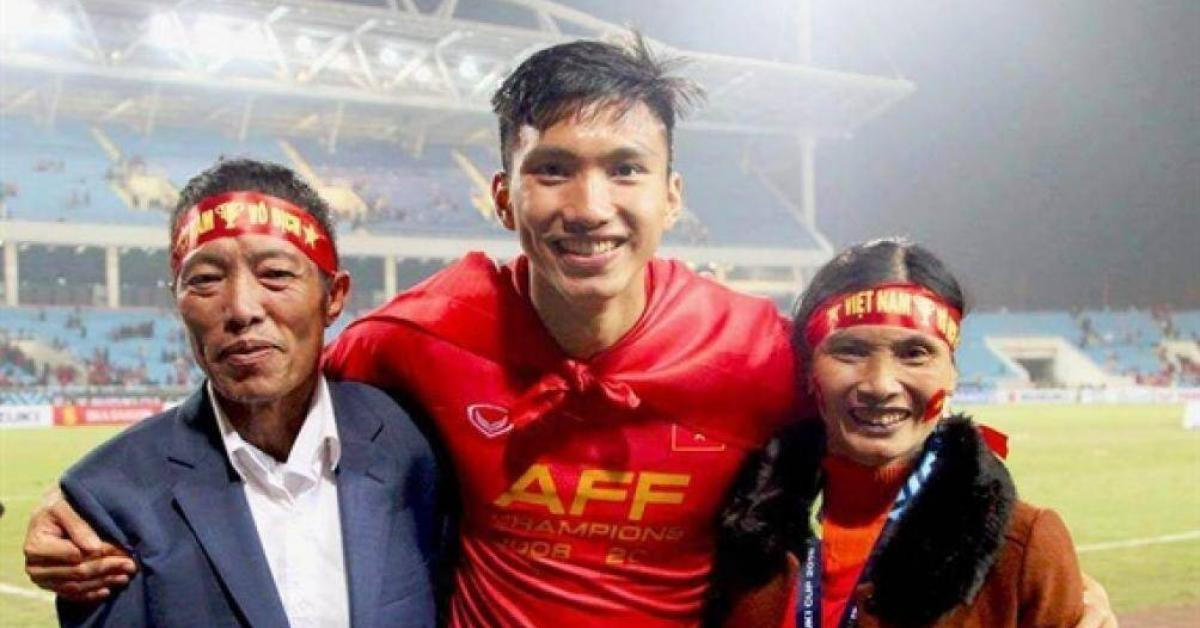 Bóng đá - Bố Văn Hậu nói điều bất ngờ về tương lai của con trai tại Hà Lan