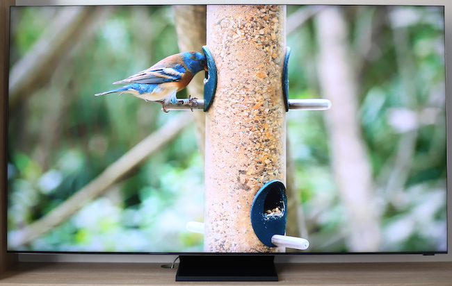 Chiếc TV 8K này đạt độ sáng tối đa đạt 3.000 nits.

