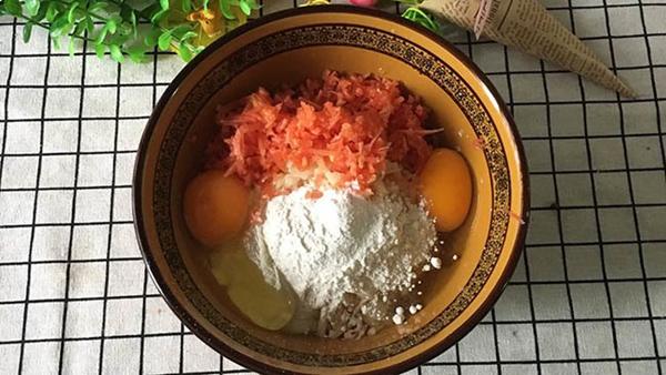 Mẹ làm khoai tây cà rốt theo cách này, con ăn hoài không chán - 4