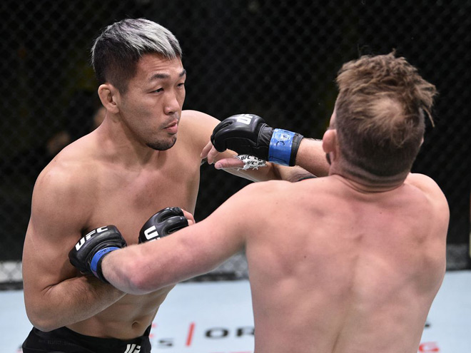 Takeshi Sato hạ gục Jason Witt