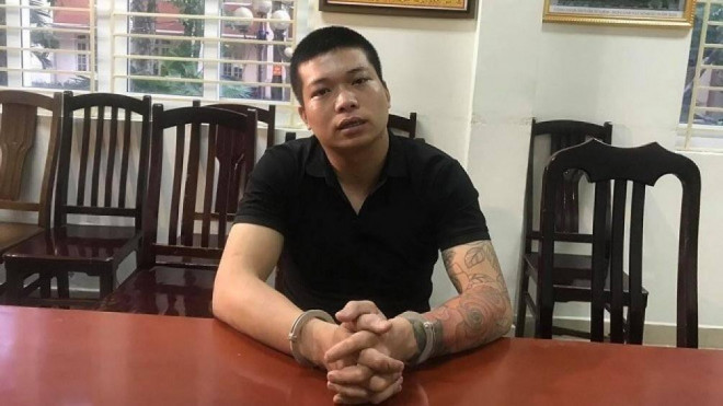 Cơ quan công an lấy lời khai của Nguyễn Khắc Hải - kẻ cướp tiệm vàng Sông Giang