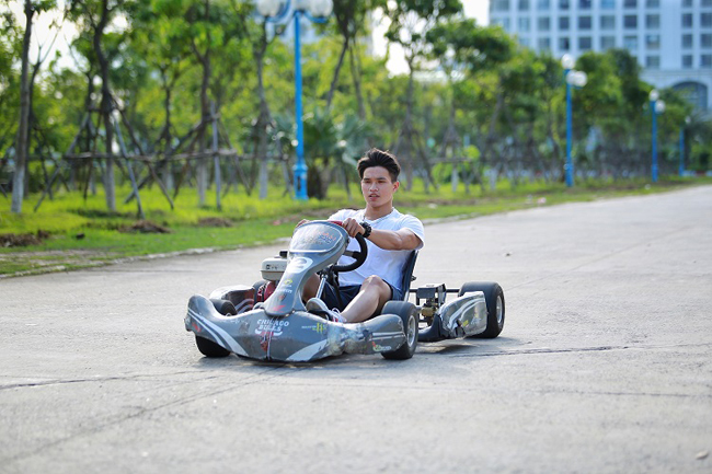 Người chơi loại xe này thường là những người đam mê tốc độ, sẵn sàng chỉ từ 3 - &nbsp;5 triệu đồng/buổi để có được những trải nghiệm mới lạ.
