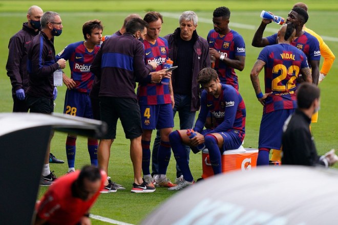 Barca mất ngôi đầu: Lộ bằng chứng Messi & dàn SAO "bật" HLV - 1