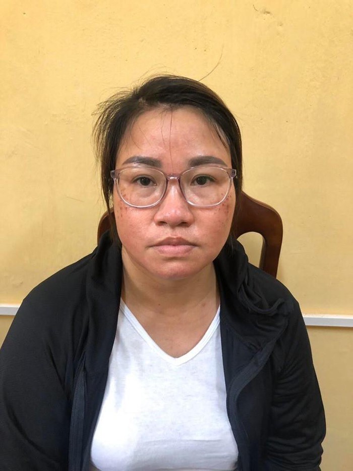 Trần Thị Thanh Hồng tại trụ sở công an.