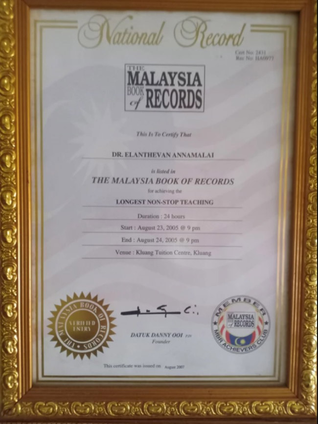 Thầy giáo lập kỷ lục Guinness vì giảng dạy suốt 88 tiếng không ngừng nghỉ - 1