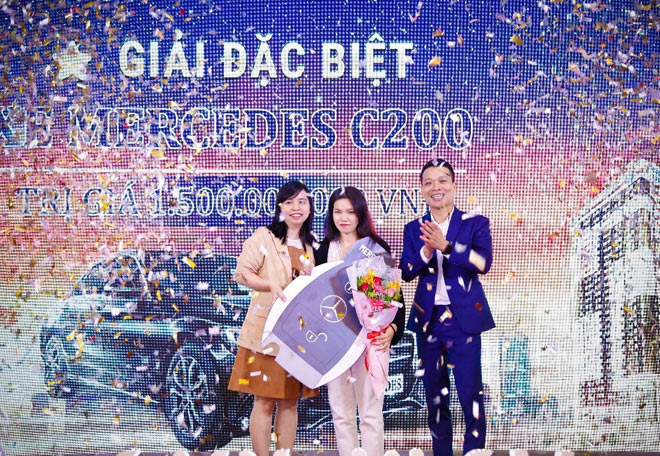 Cư dân C-Sky View tương lai trúng giải đặc biệt xe Mercedes C200 thứ 2.