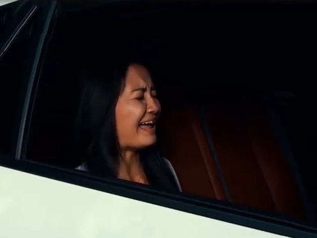 Video Clip Cười - Thà ngồi khóc trên chiếc BMW còn hơn cười trên chiếc xe đạp