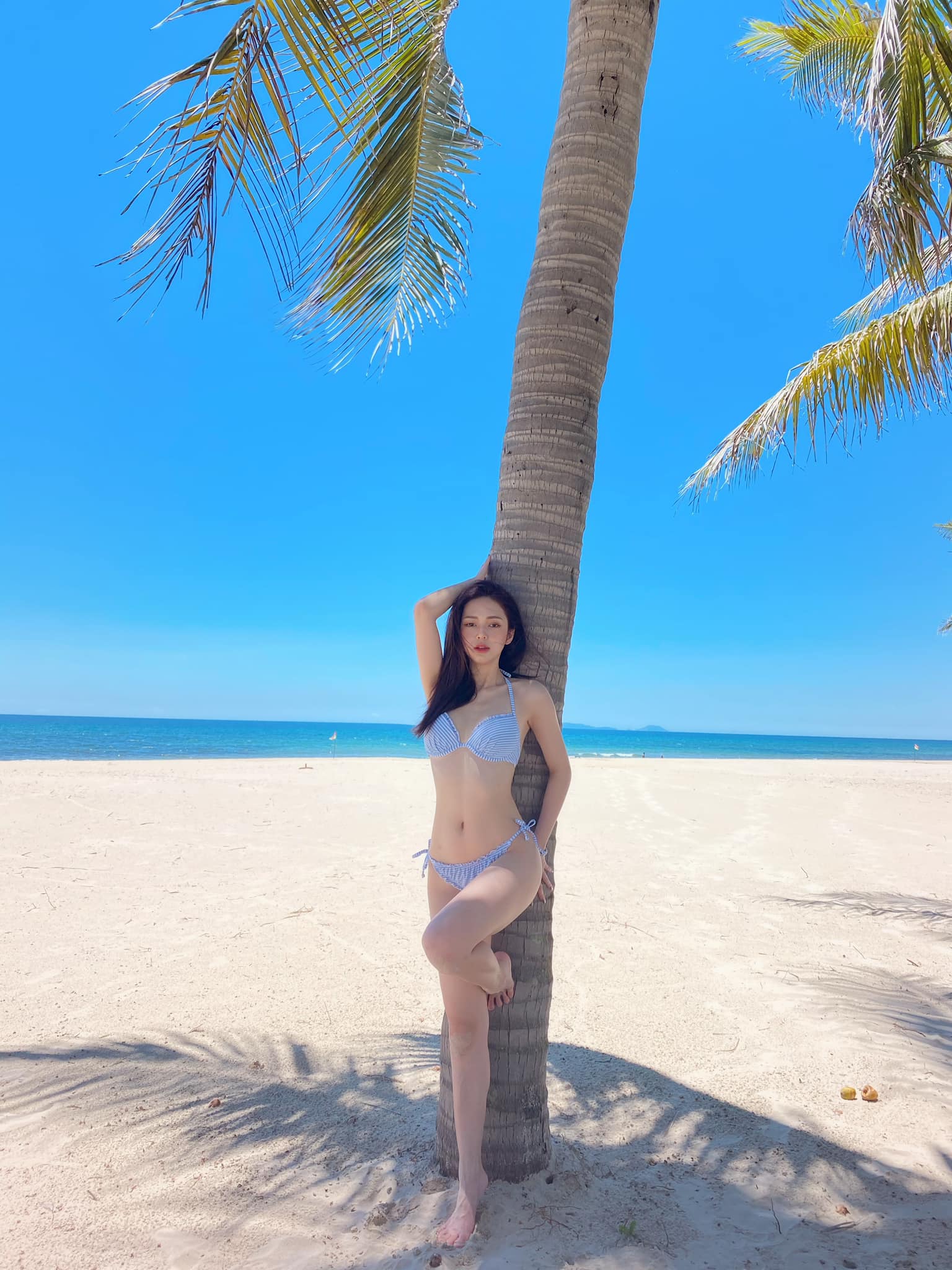 “Bạn gái Trịnh Thăng Bình” mặc bikini cực xinh, tiết lộ cách để đường cong hơn đường đua - 4