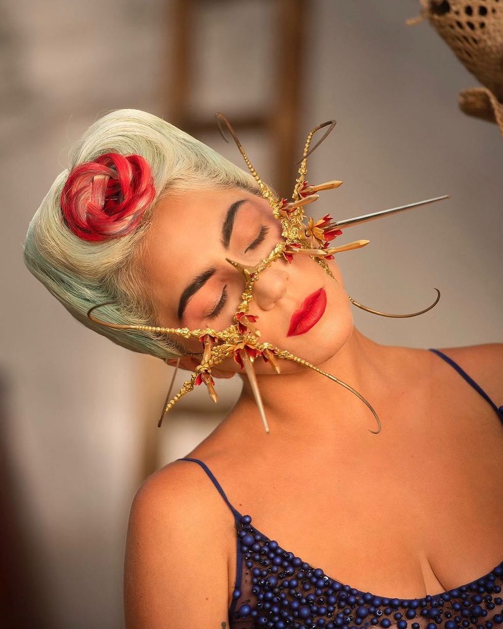 Chủ nghĩa siêu thực trong trang phục của Lady Gaga - 7