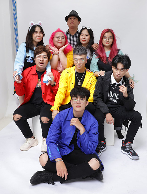 Phong Cận TV: Từ một cậu bé thiếu tự tin và hành trình trở thành YouTuber nổi tiếng - 1