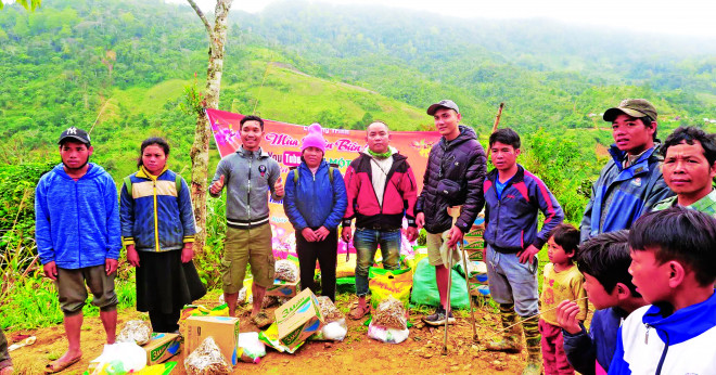 Phi một chân trong một chuyến thiện nguyện vùng cao Quảng Nam