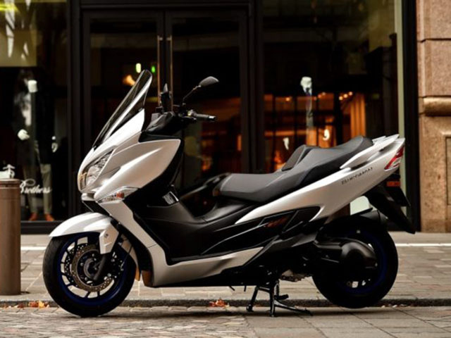 Thế giới xe - Suzuki Burgman 400 2021 trình làng: cốp rộng tới 42 lít, động cơ mạnh mẽ khỏi bàn