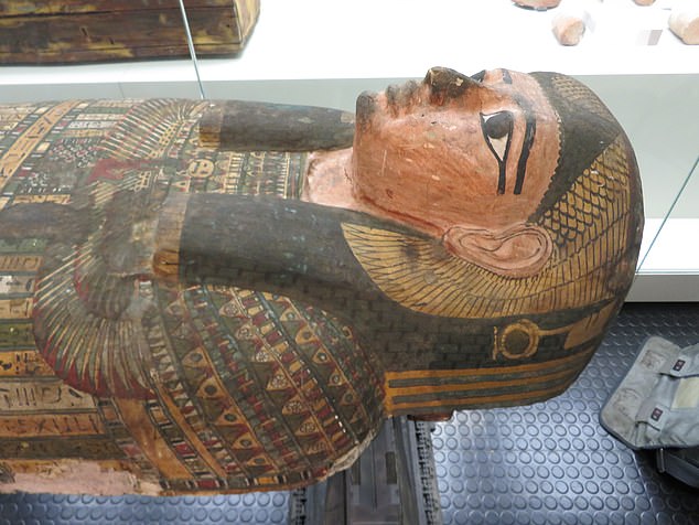 Quan tài chứa xác ướp người phụ nữ 2.600 năm tuổi.