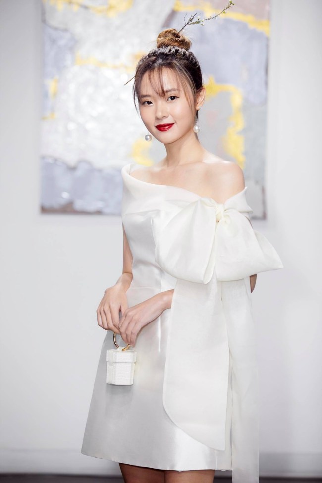 Nhan sắc lão hoá ngược của nàng giảng viên luôn toả sáng trong mỗi sự kiện cô góp mặt.
