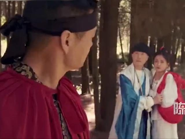 Video Clip Cười - Vị "đại hiệp" bá đạo nhất hành tinh khiến mọi người bị xoắn não