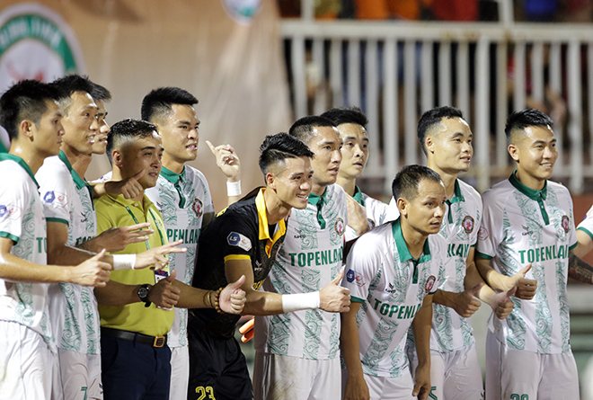 CLB Bình Định mở hội ngay tại sân Thống Nhất sau trận thắng TP.HCM.