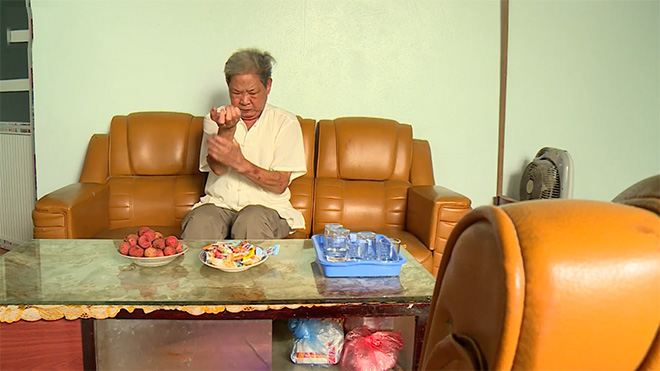 Ông lão Sơn Tây dùng cách lạ "đánh bay" đau lưng, mỏi gáy, nhức ngón tay - 3