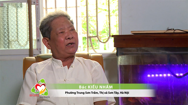 Ông lão Sơn Tây dùng cách lạ "đánh bay" đau lưng, mỏi gáy, nhức ngón tay - 1