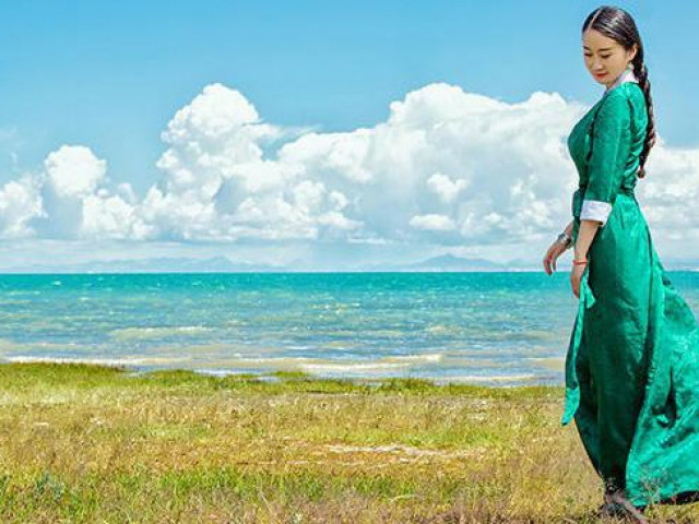 Du lịch - Hé lộ sự độc đáo của Hồ Thanh Hải được ví là "tấm gương trên bầu trời"