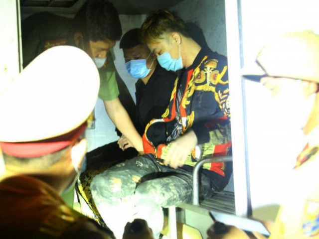 Tin tức trong ngày - “Dàn trận” tắc đường bắt 2 thanh niên Trung Quốc trốn cách ly