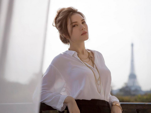 Media - Lý Nhã Kỳ xinh đẹp, gợi cảm hút mắt dân tình ở tuổi 39