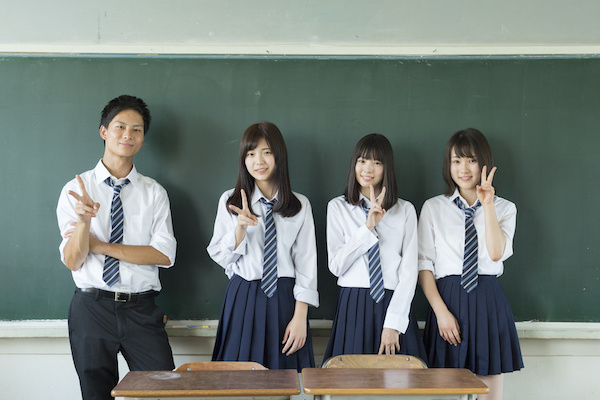 Nữ sinh một số trường Nhật Bản phải mặc "đồng phục nội y" màu trắng. Ảnh: Japan Info