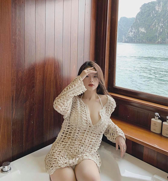 Sở hữu vòng 1 căng mọng nên&nbsp;cô từng vấp phải nghi vấn phẫu thuật thẩm mĩ.

