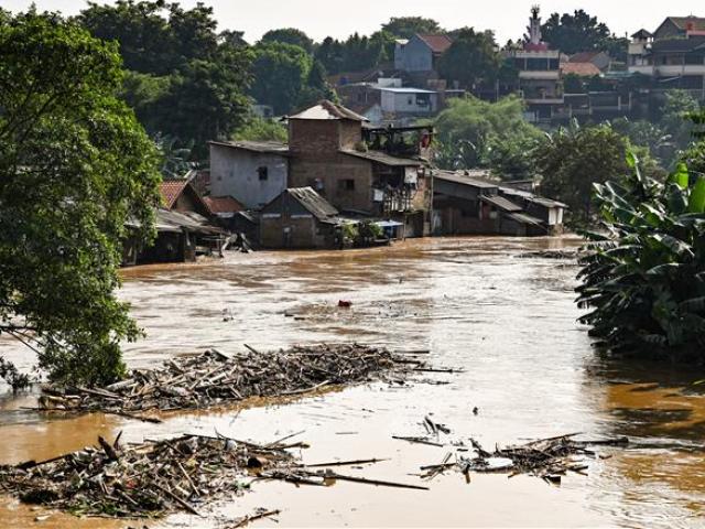 Media - Lũ quét khiến ít nhất 23 người thiệt mạng và hàng trăm người phải di dời tại Indonesia