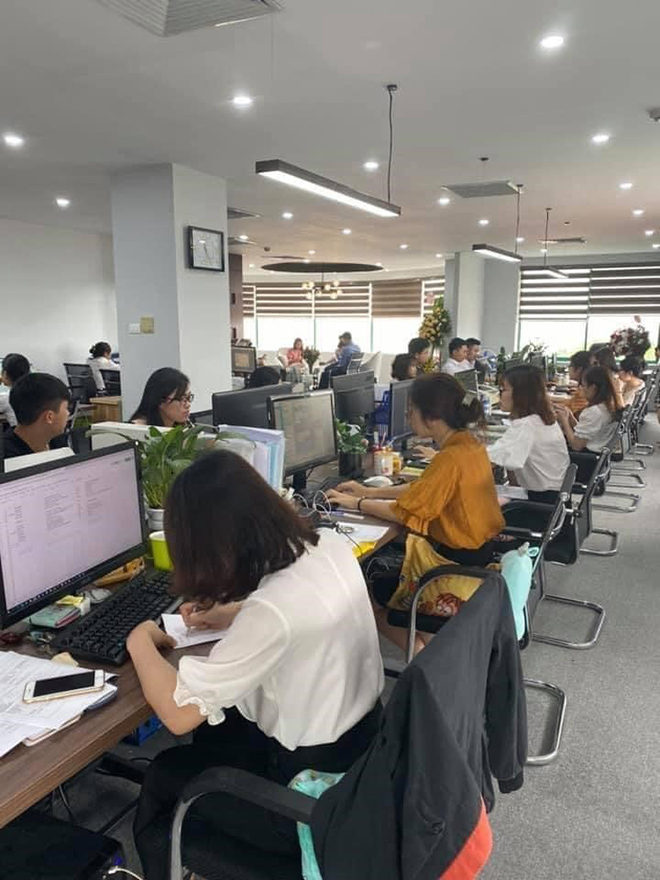 Nhân viên làm việc hăng say