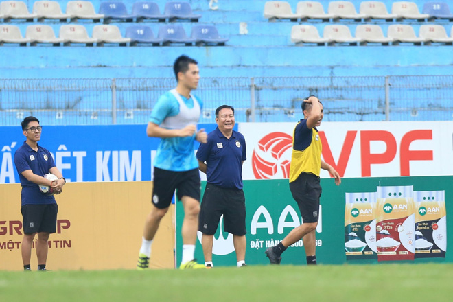 HLV Hoàng Văn Phúc quả quyết Hà Nội FC còn cửa vô địch - 3