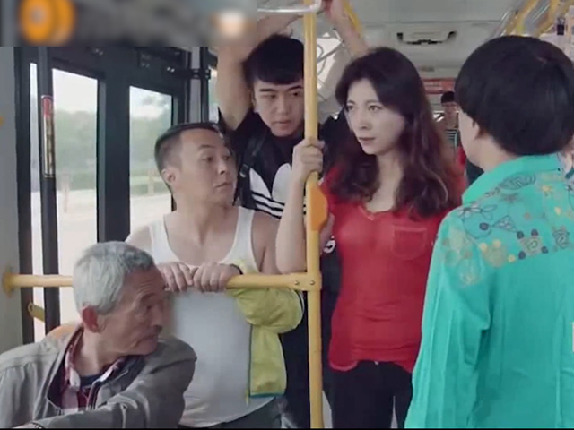 Video Clip Cười - Hành động "vô sỉ" của các quý ông khi thấy gái xinh trên xe buýt