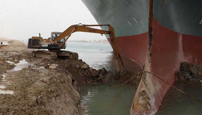 Thanh niên nổi tiếng vì dùng máy xúc "giải cứu" tàu hàng chắn ngang kênh đào Suez - 4