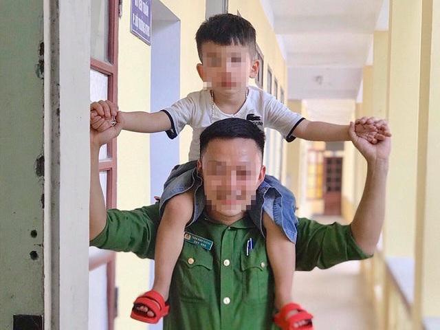 Pháp luật - Trinh sát làm "bảo mẫu" và giọt nước mắt của người mẹ phạm tội