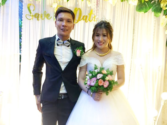 Đời sống Showbiz - Livestream đám cưới Lộc Fuho và vợ hot girl hút 9.000 người xem, chú rể lộ vẻ bối rối