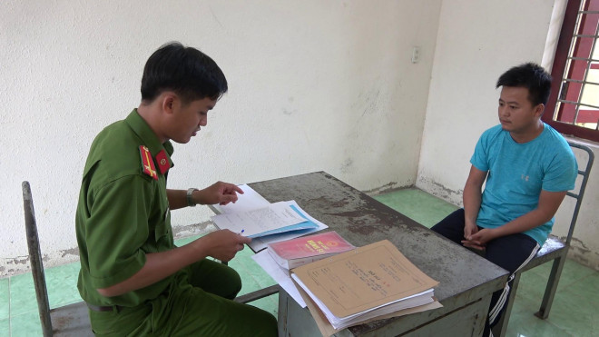 Gã "phi công" tại cơ quan công an