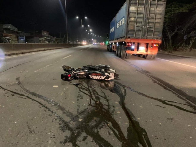 Hiện trường vụ tai nạn khiến đôi nam nữ tử vong