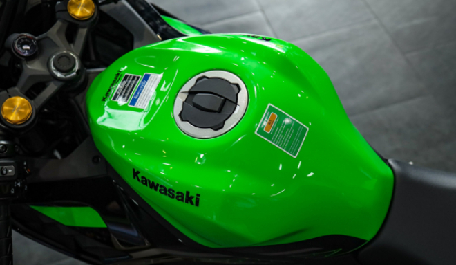 Giá lăn bánh môtô Kawasaki Ninja ZX-25R trong tháng 4/2021 - 10